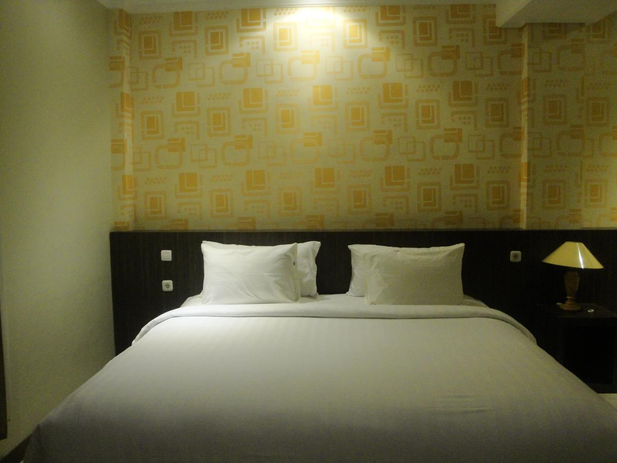 Sylvia Hotel Budget Kupang  Buitenkant foto
