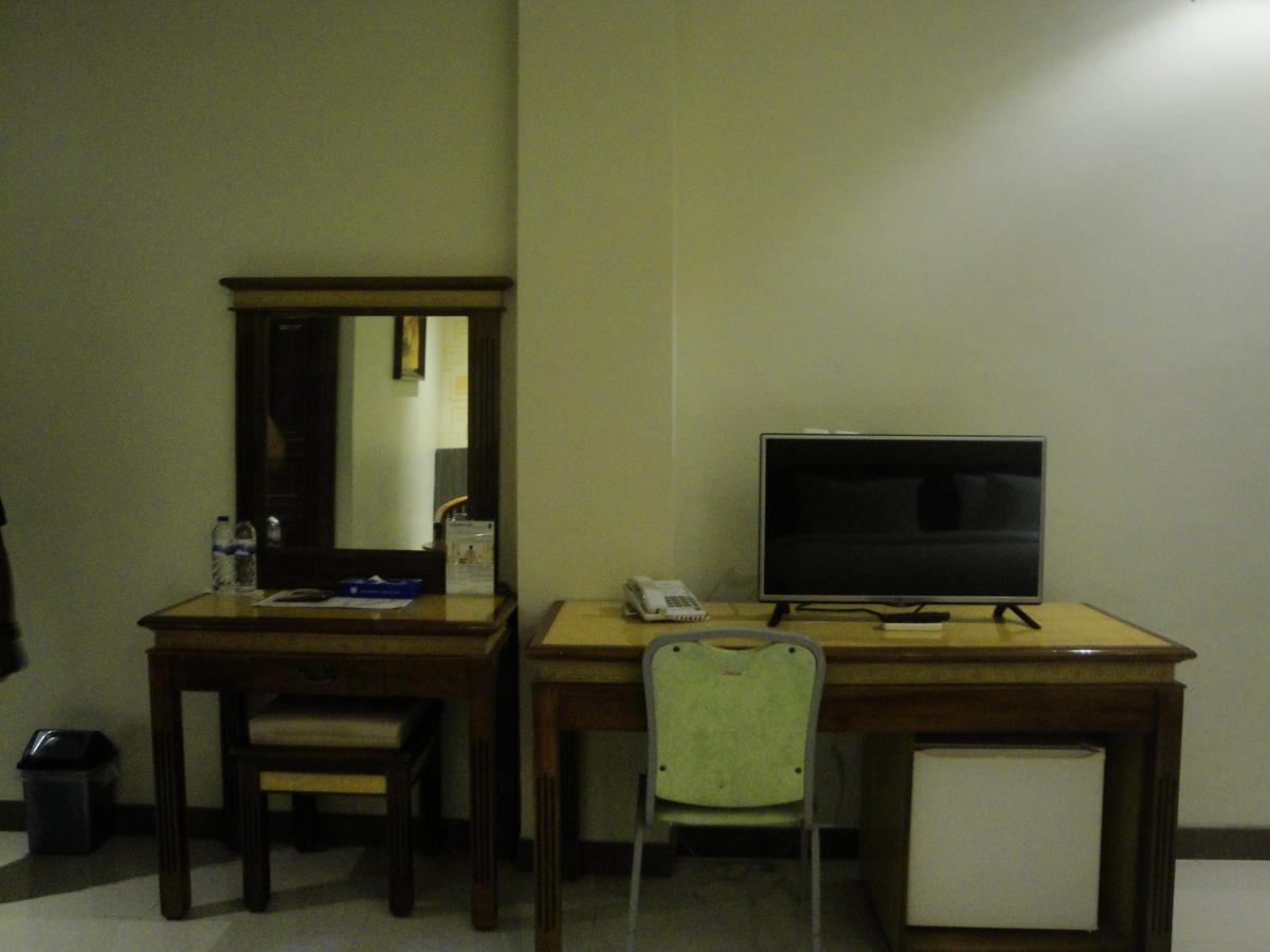 Sylvia Hotel Budget Kupang  Buitenkant foto